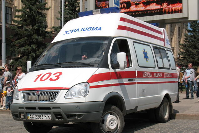 На Луганщине 'скорая' взлетела в воздух из-за снаряда