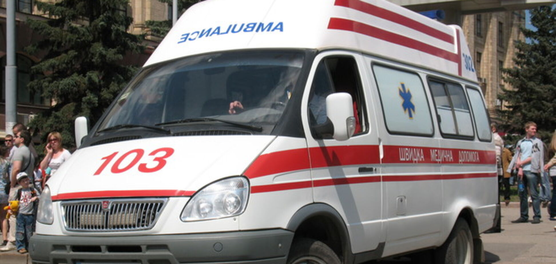 На Луганщине 'скорая' взлетела в воздух из-за снаряда