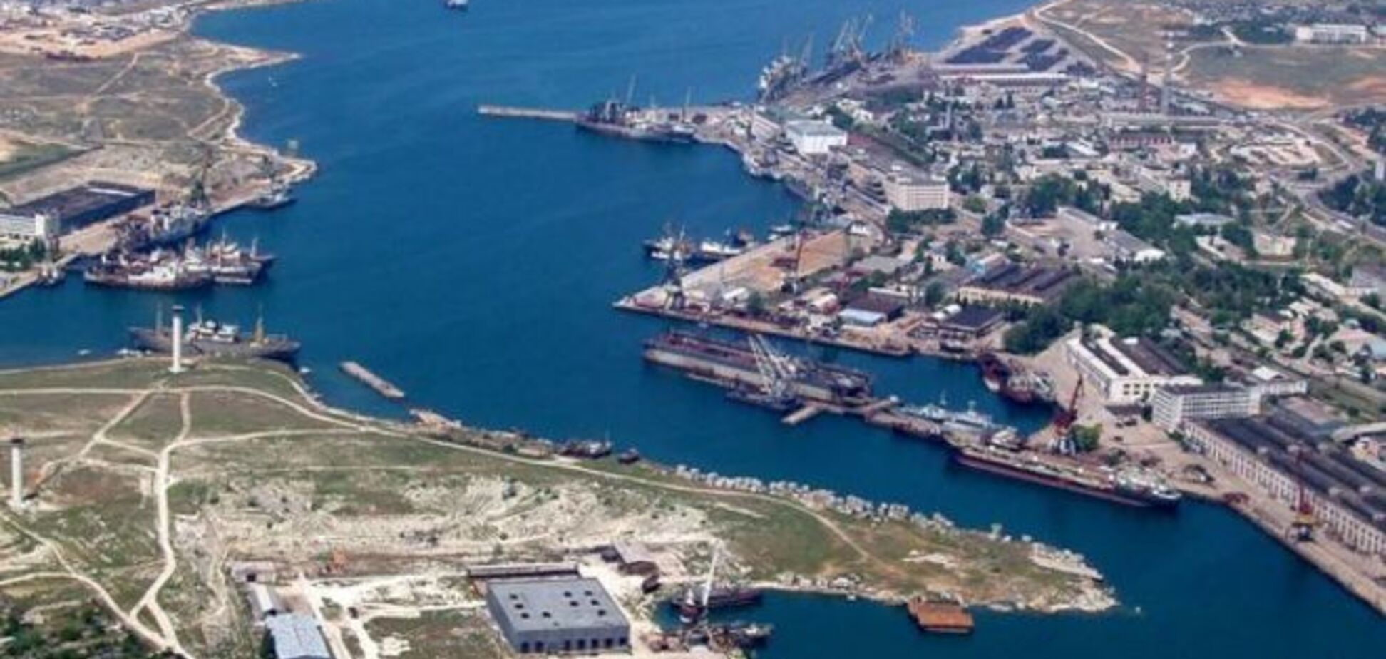 Украина официально закроет для международного судоходства порты в Крыму