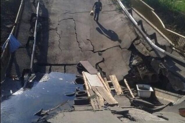 На Луганщине взлетел в воздух мост через Северский Донец