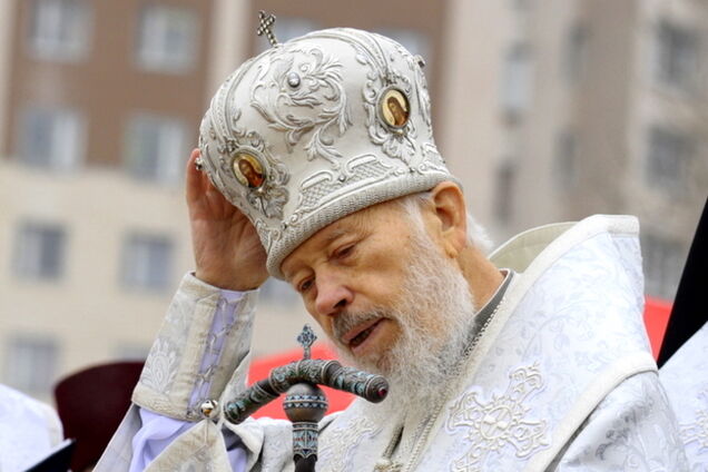 Порошенко с супругой простились с митрополитом Владимиром
