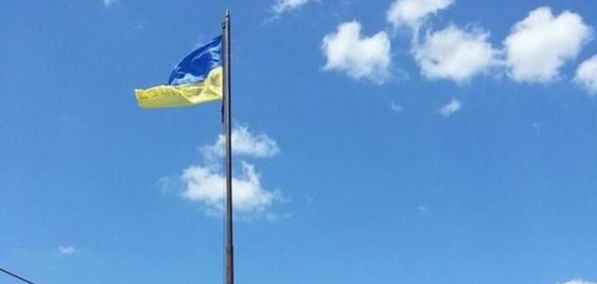 Над Славянском подняли государственный флаг Украины