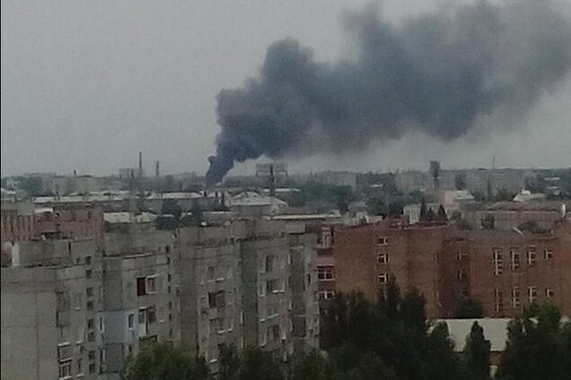 В Луганске террористы под украинскими флагами обстреляли жилые дома