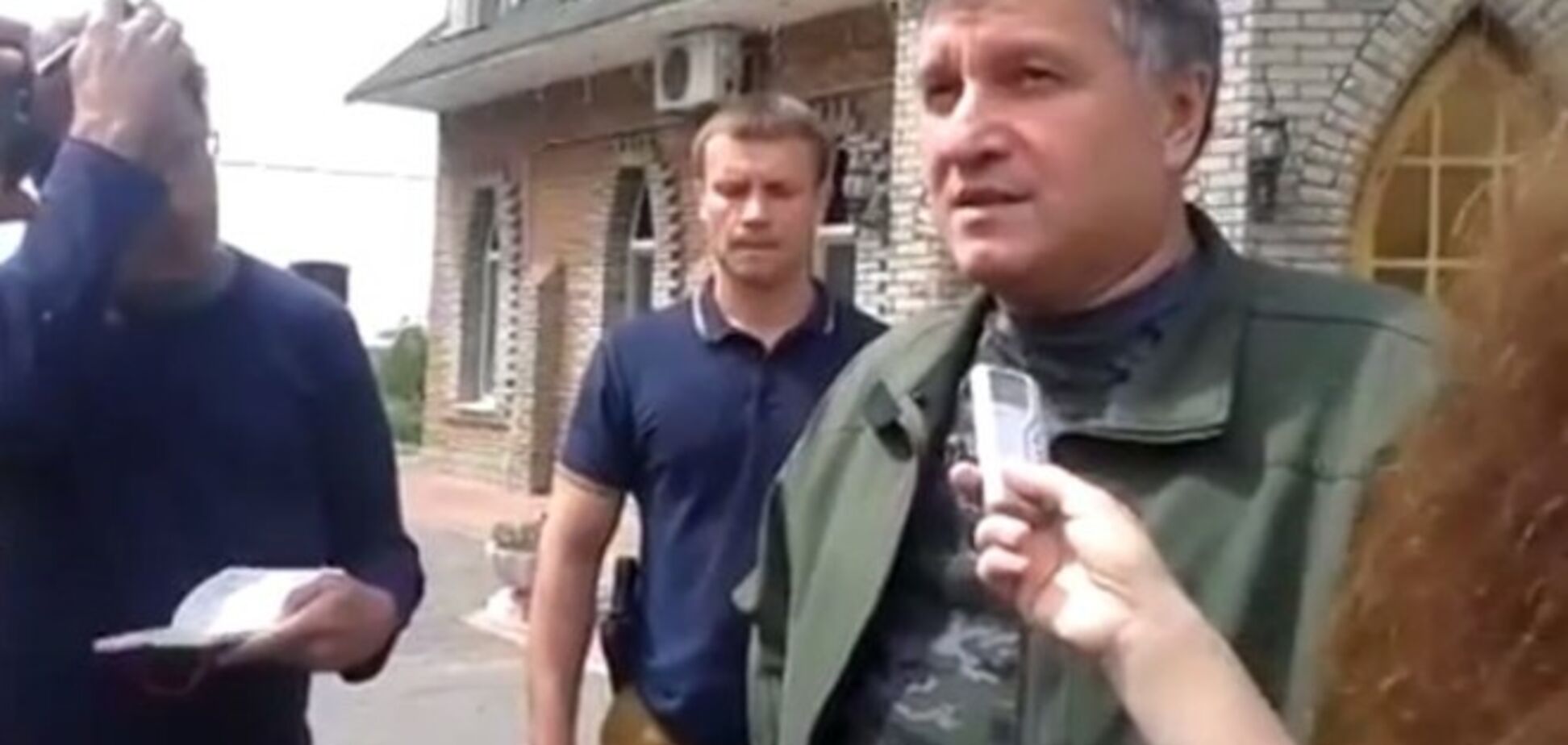 Аваков объяснил побег террористов из Славянска грамотными действиями силовиков