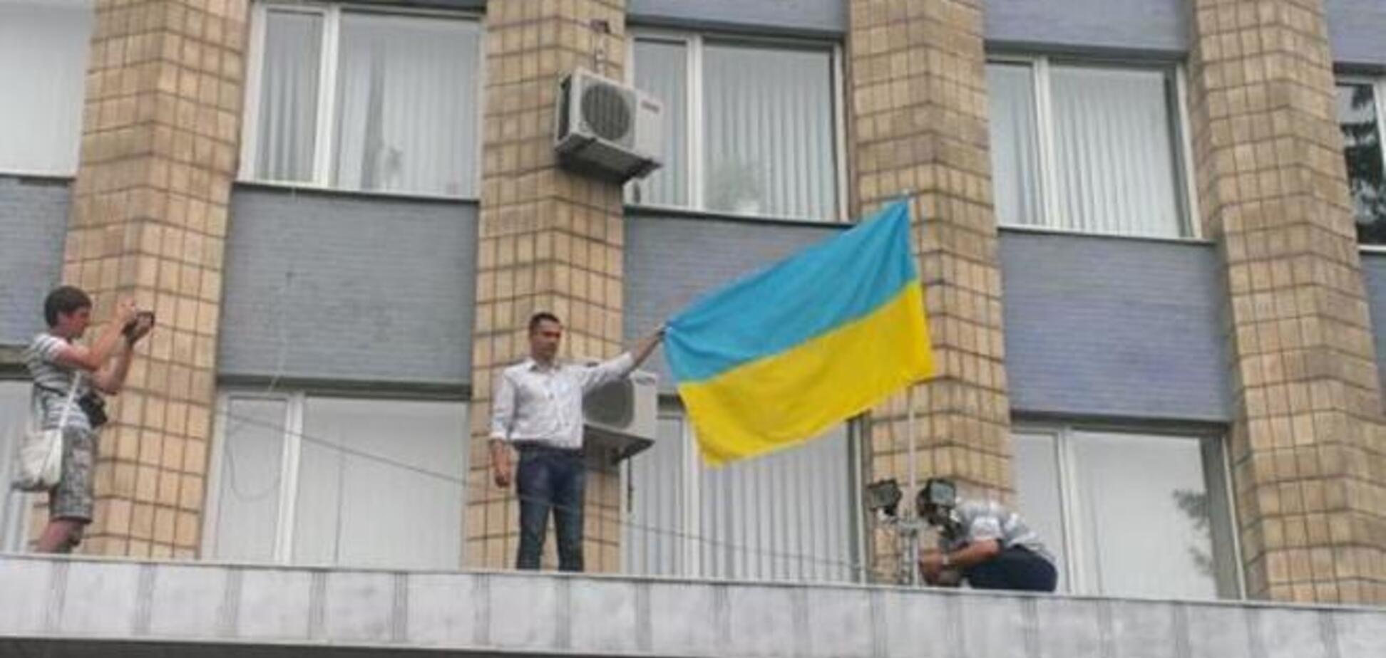 Над Артемовском и Дружковкой подняли государственный флаг Украины