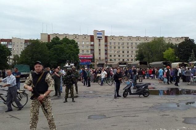 Аваков пообещал жителям Славянска больше не пускать террористов в город