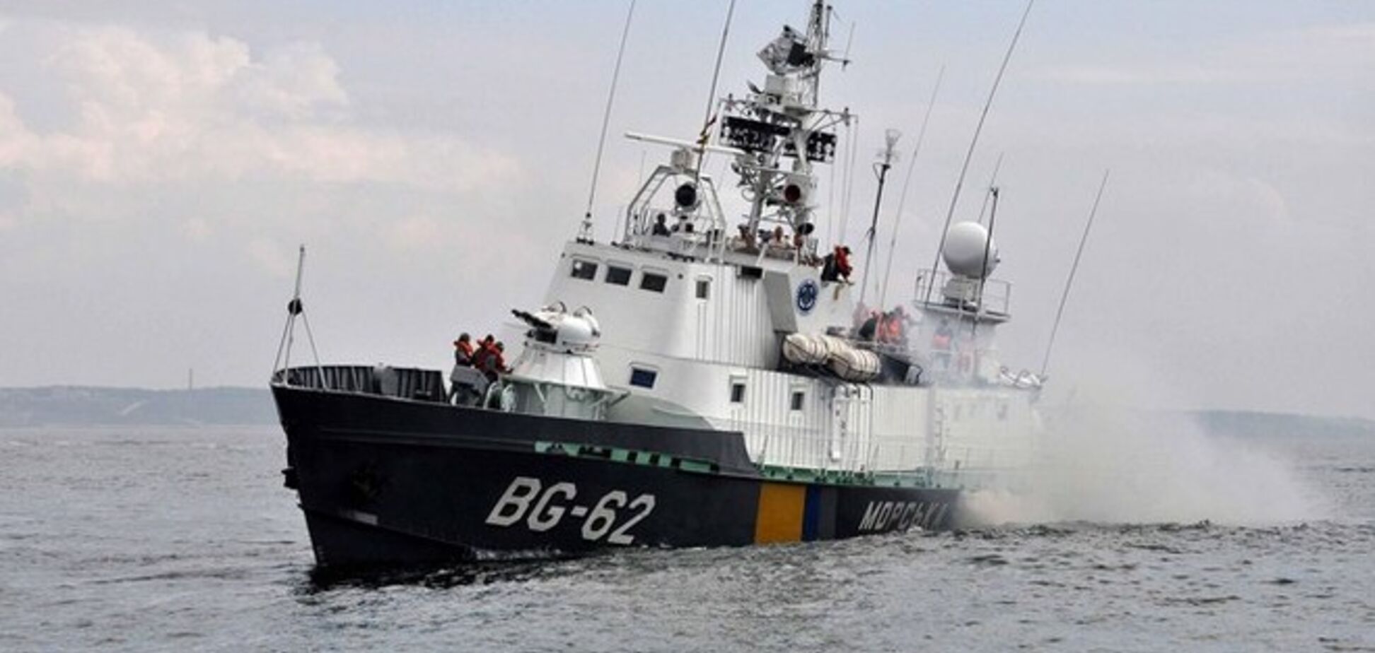 В Азовском море пограничники выстрелами остановили нарушителей