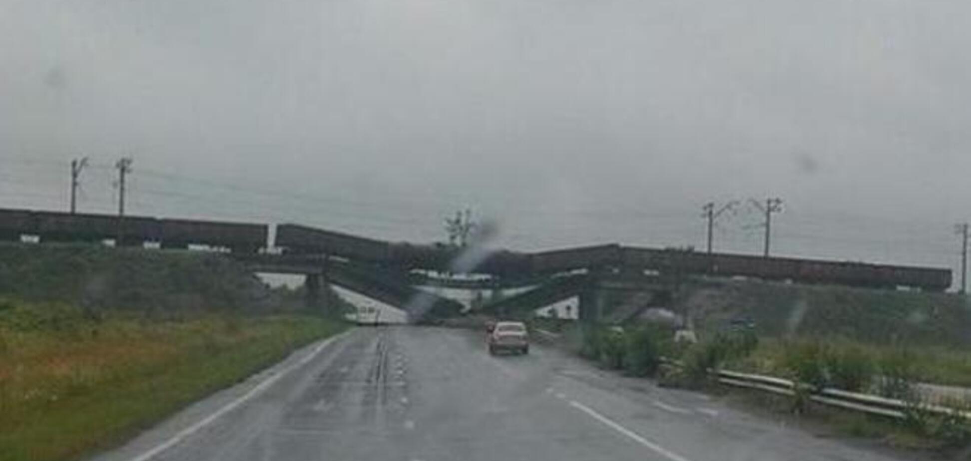 Террористы подорвали еще один ж/д мост на Донетчине
