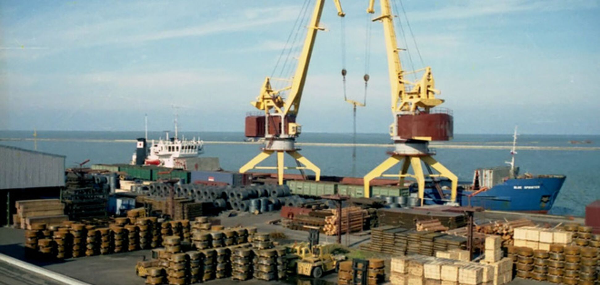 Украина закроет морские порты Крыма для международного судоходства