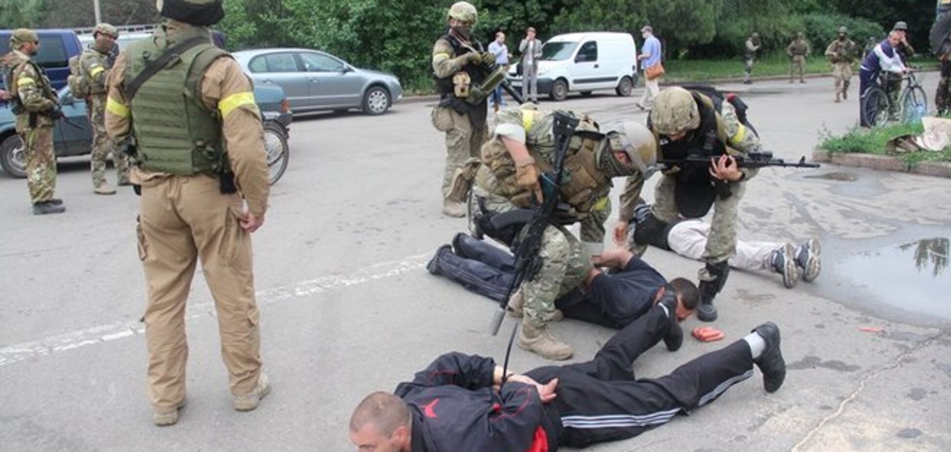В Славянске местные жители 'сдали' силовикам двоих террористов