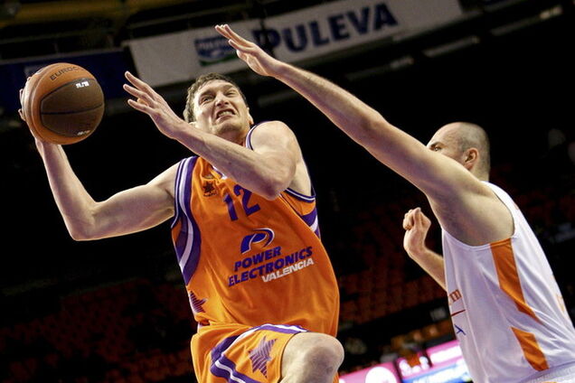 Украинский центровой покинул 'Валенсию'