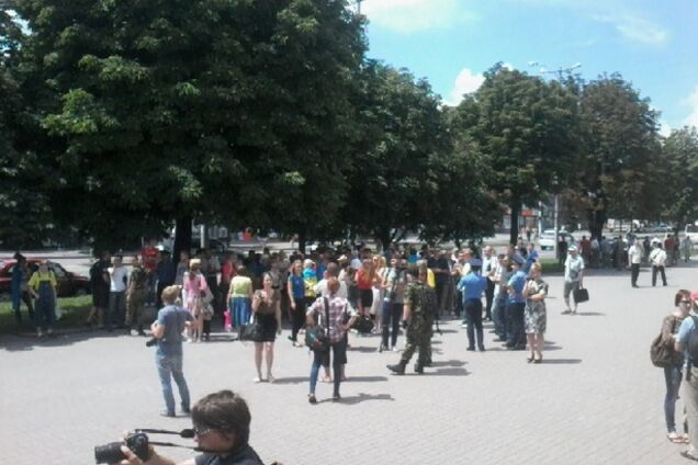 В Запорожье на пророссийском митинге спели 'Путин – х**ло!'