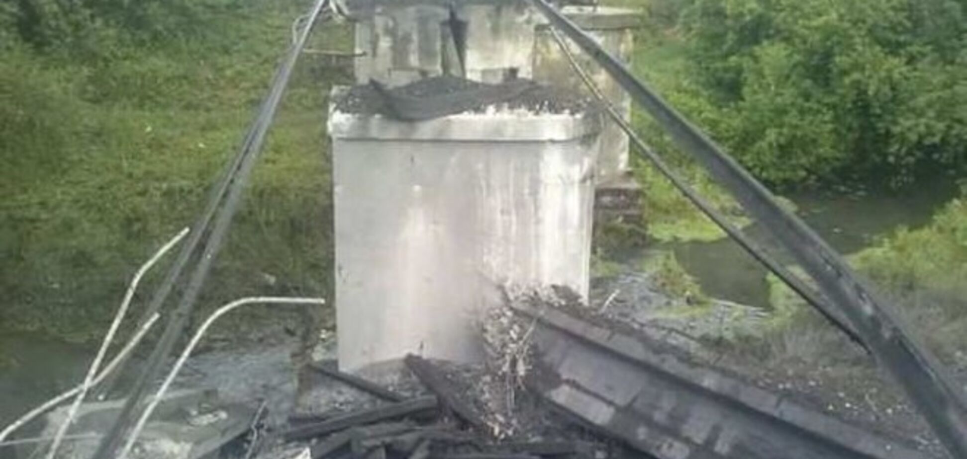 На Луганщине диверсанты снова взорвали железнодорожный мост