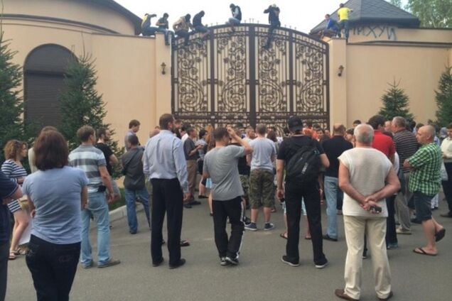 'Автомайдан' провідав Ахметова в Конча-Заспі