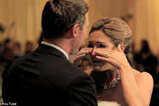 Свадебный танец девушки, которая потеряла отца незадолго до свадьбы, довел до слез всех гостей