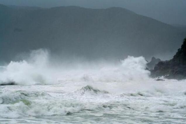 Тайфун 'Ногури' унес жизни двоих людей