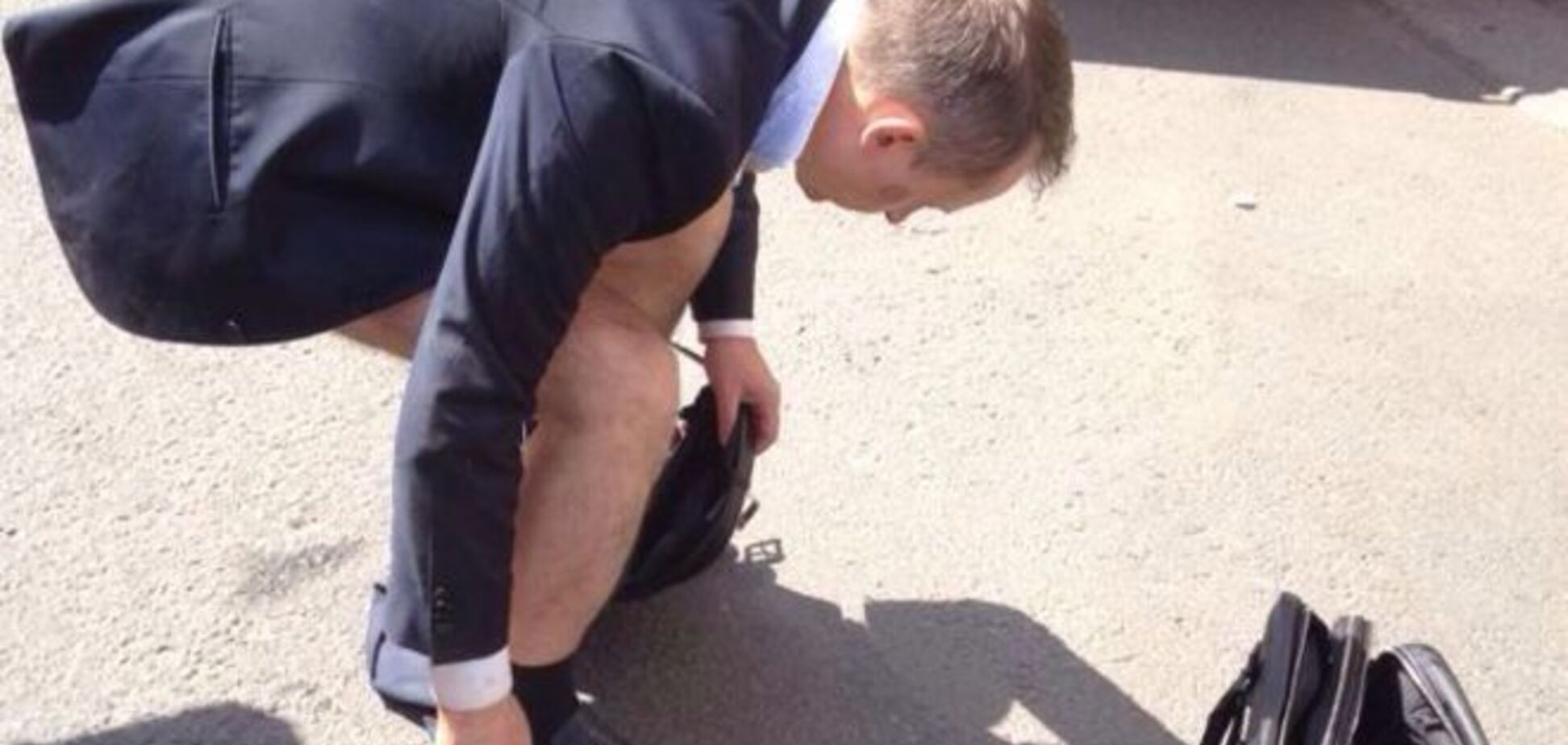 Одержимого Луганском питерского чиновника поймали на улице без штанов