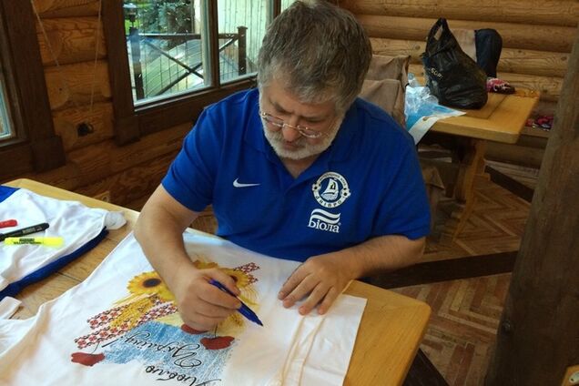 Поздравьте Януковича – и выиграйте футболку от Коломойского