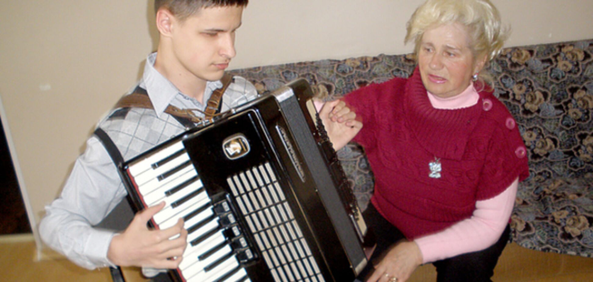 Незрячий 16-летний одессит виртуозно играет на нескольких музыкальных инструментах
