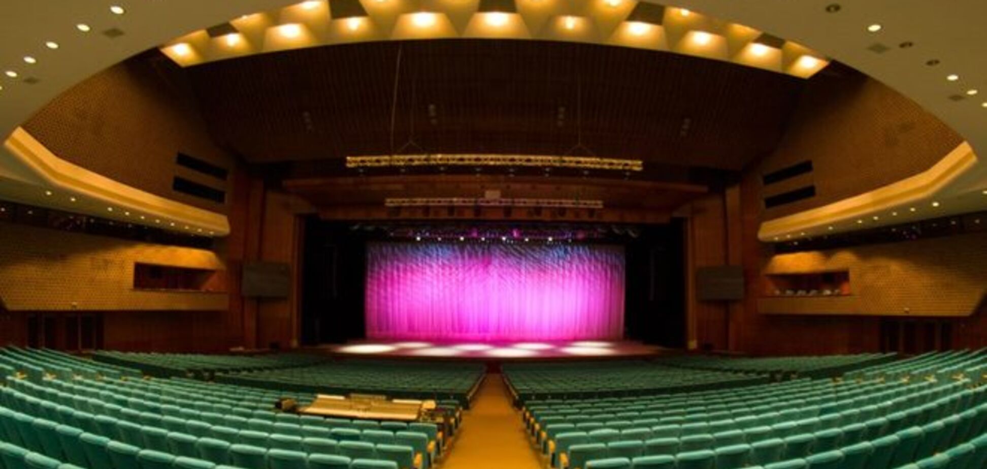 Во Дворце 'Украина' будет новый директор