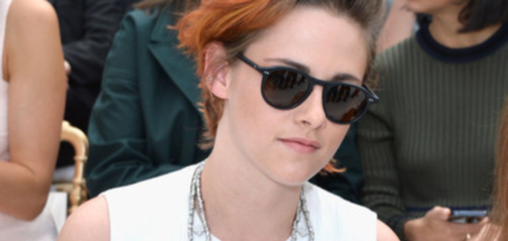 Кристен Стюарт остригла волосы и надела прозрачные штаны