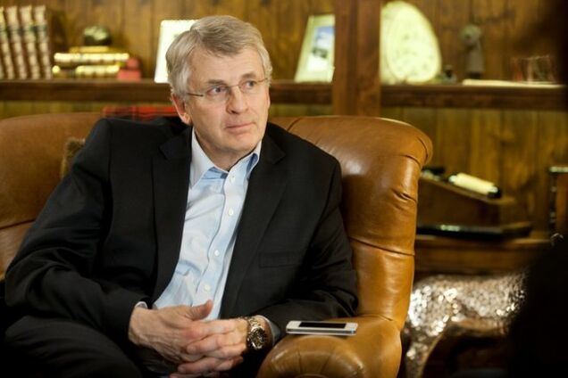 Соратник Меркель посоветовал Путину 'слезть с пальмы на землю'