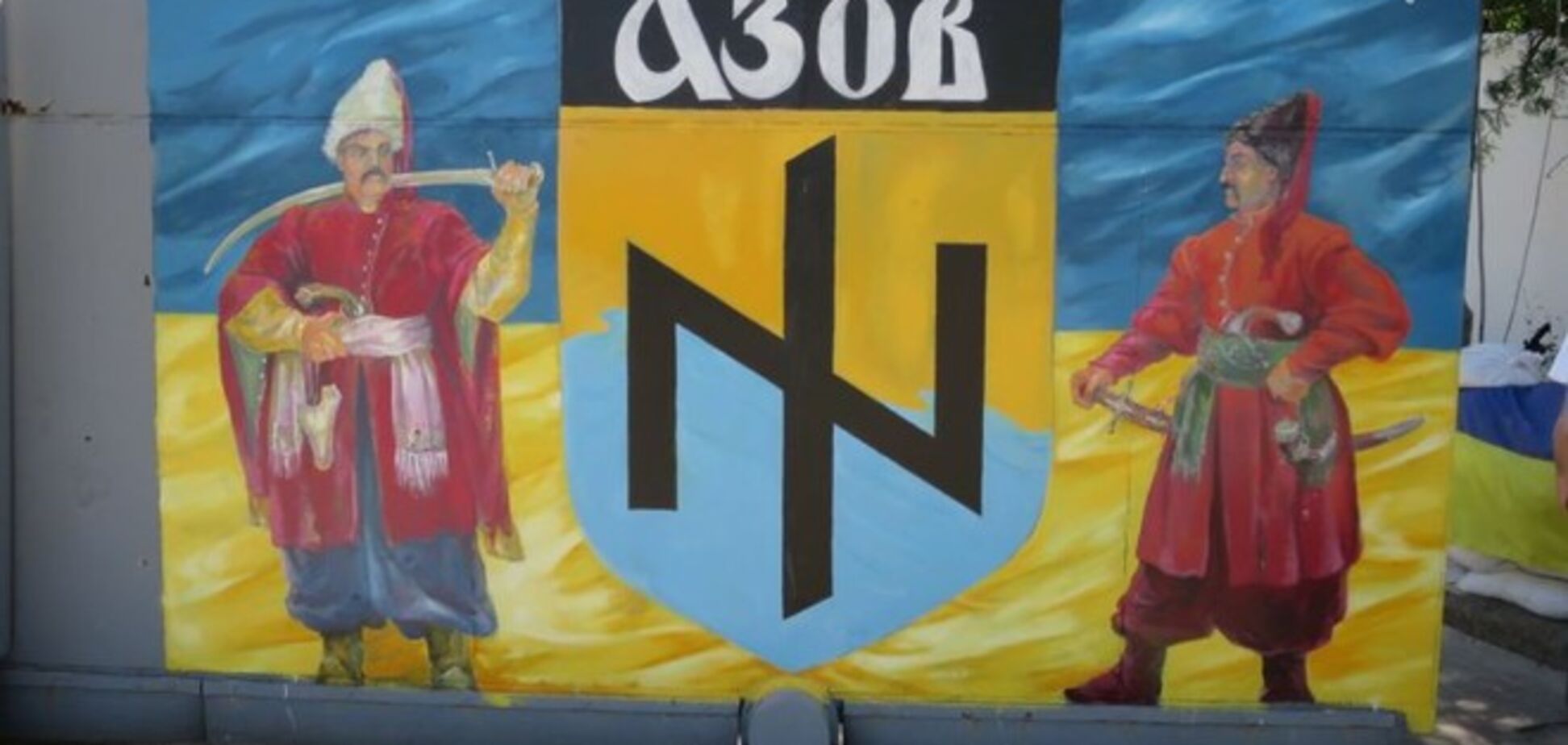 Бойцы 'Азова' превратили дачу Януковича в казармы