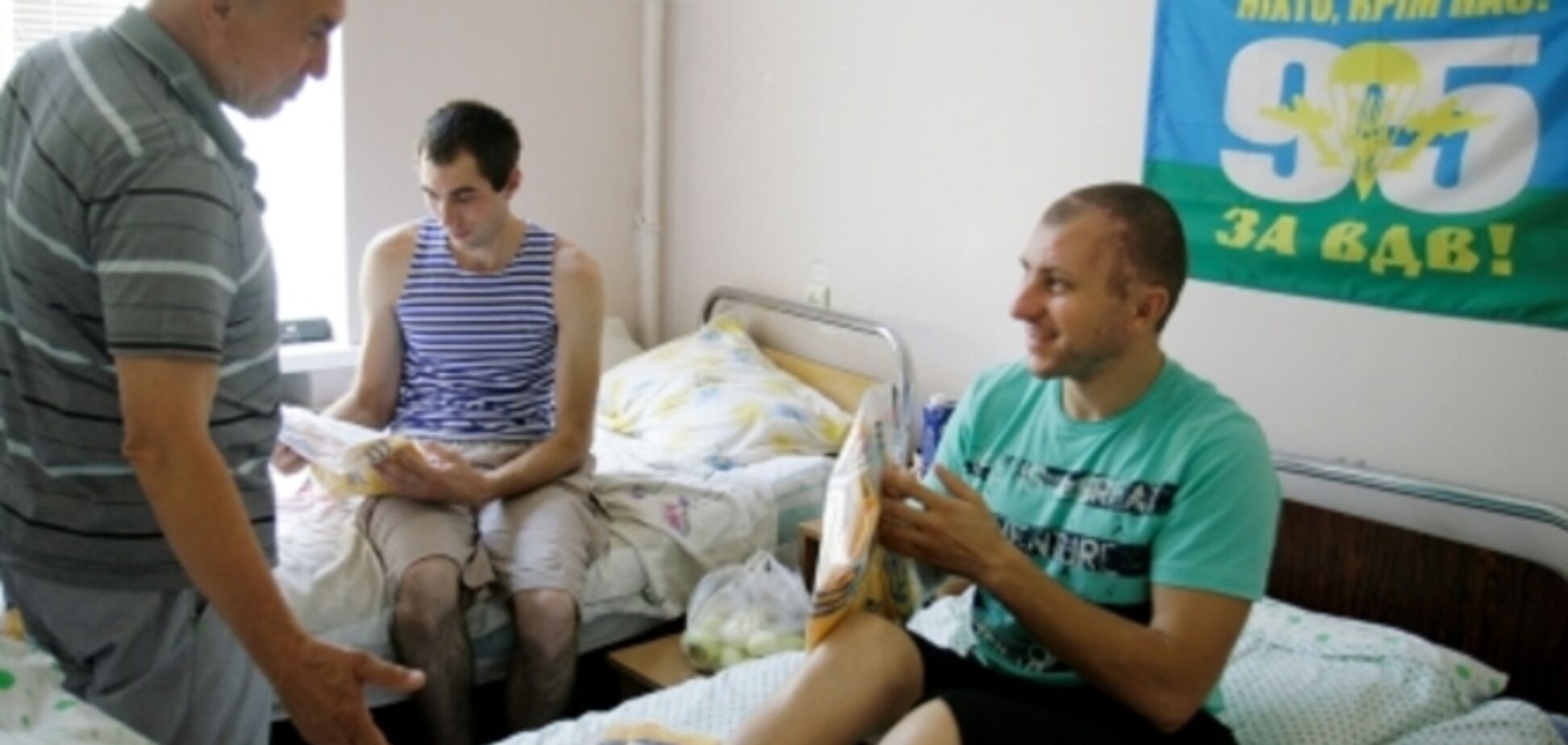 Делегация ФФУ проведала раненых бойцов АТО