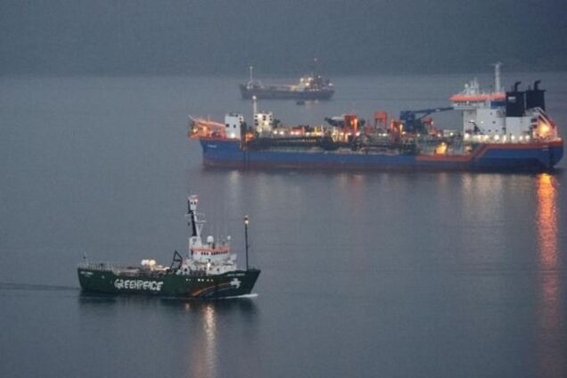 Россия отпустила ледокол Гринписа Arctic Sunrise