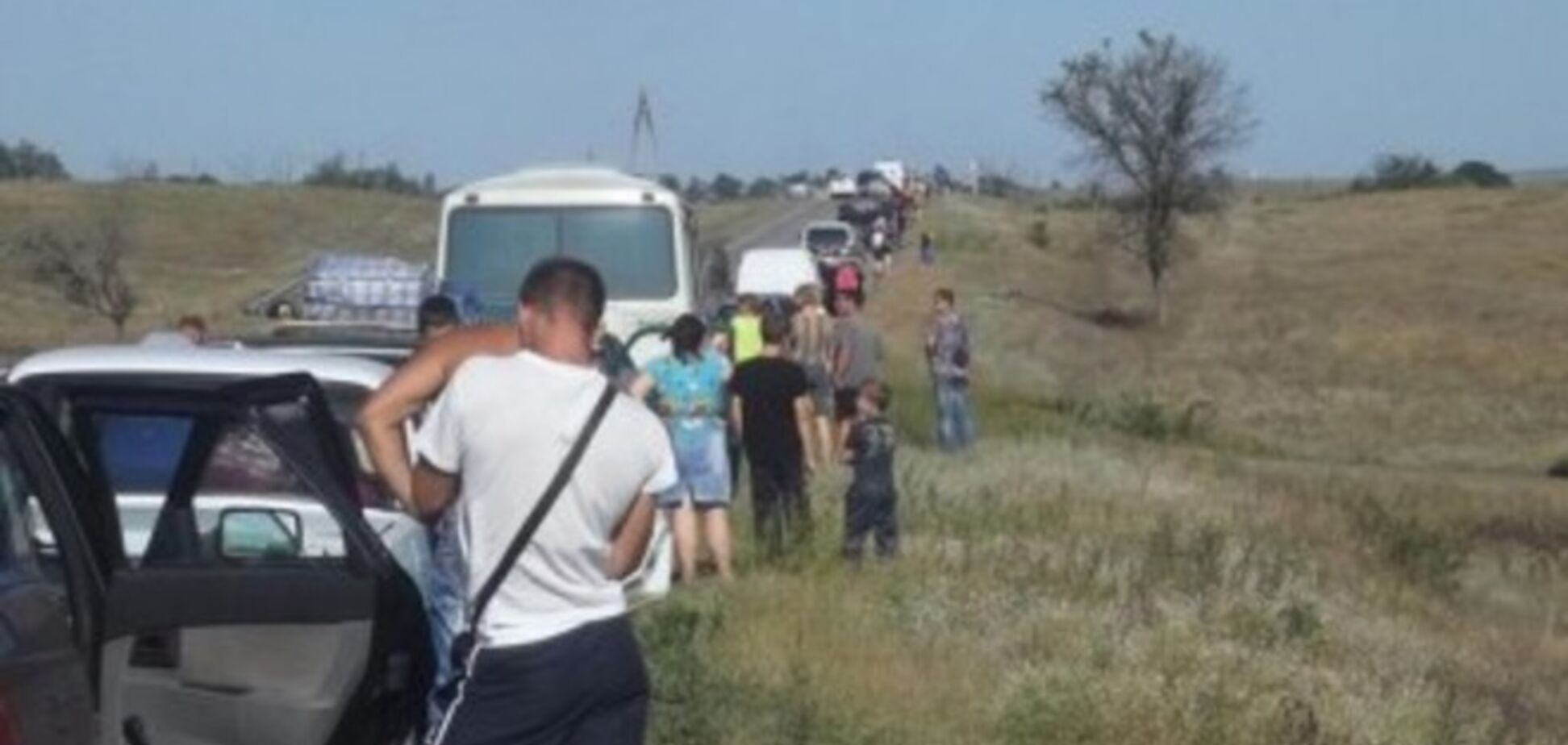 В Изварино выстроилась 5-километровая очередь из желающих покинуть зону АТО