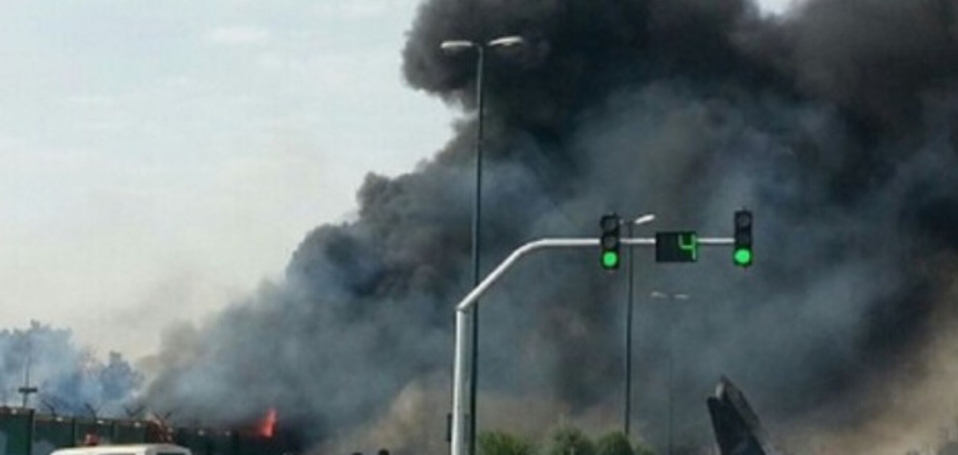 В Иране близ  аэропорта рухнул пассажирский самолет