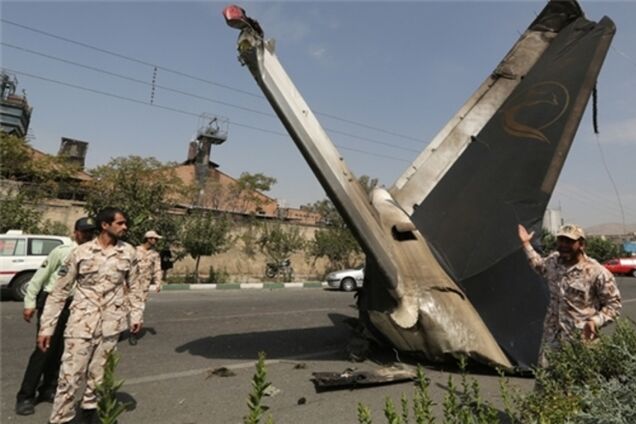 За штурвалом разбившегося в Иране самолета был не украинец - МИД