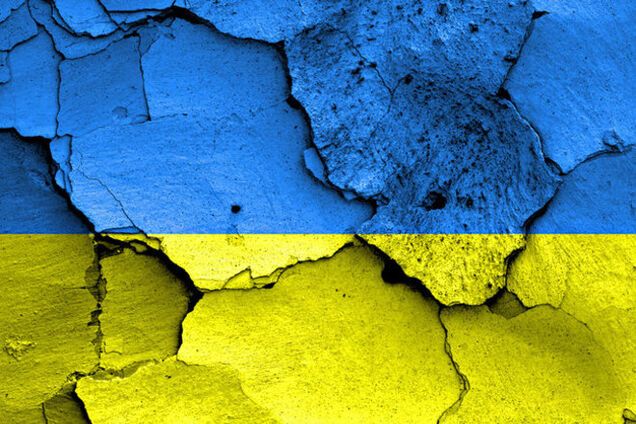 На Киевщине дети переселенцев надругались над флагом Украины