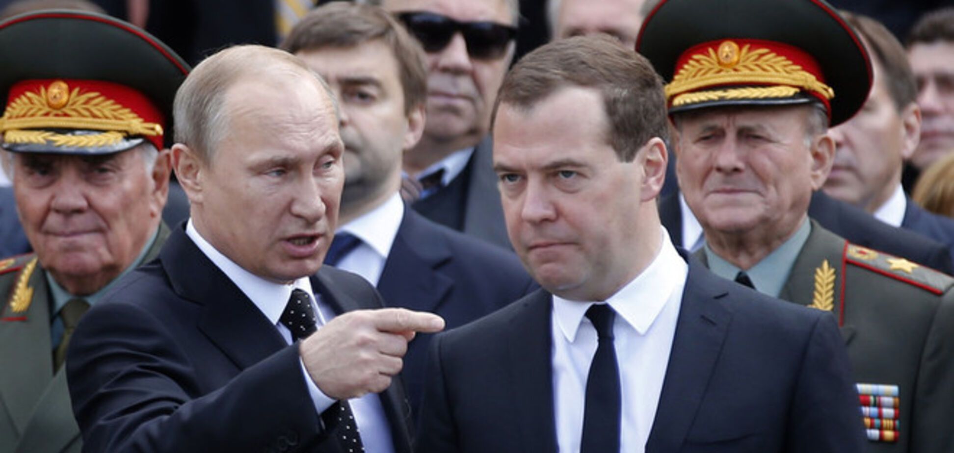 Путин и Медведев едут в оккупированный Крым