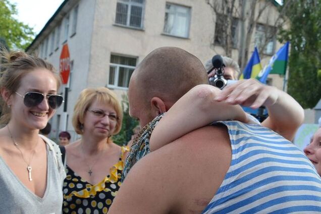 В Николаеве тысячи жителей аплодисментами встретили прибывших из зоны АТО десантников