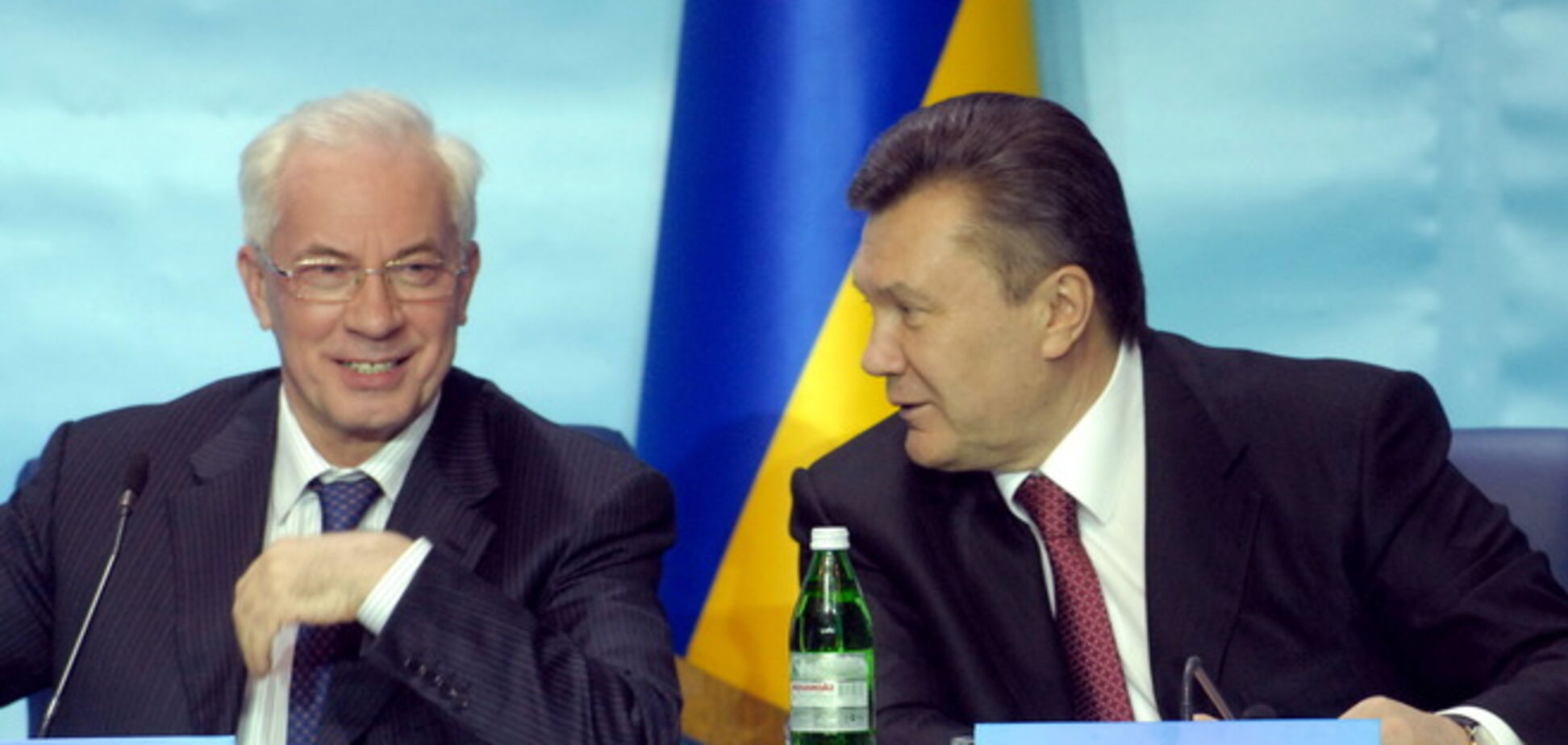 На Сумщине из-за портретов Януковича и Азарова чиновнику грозит 8 лет тюрьмы