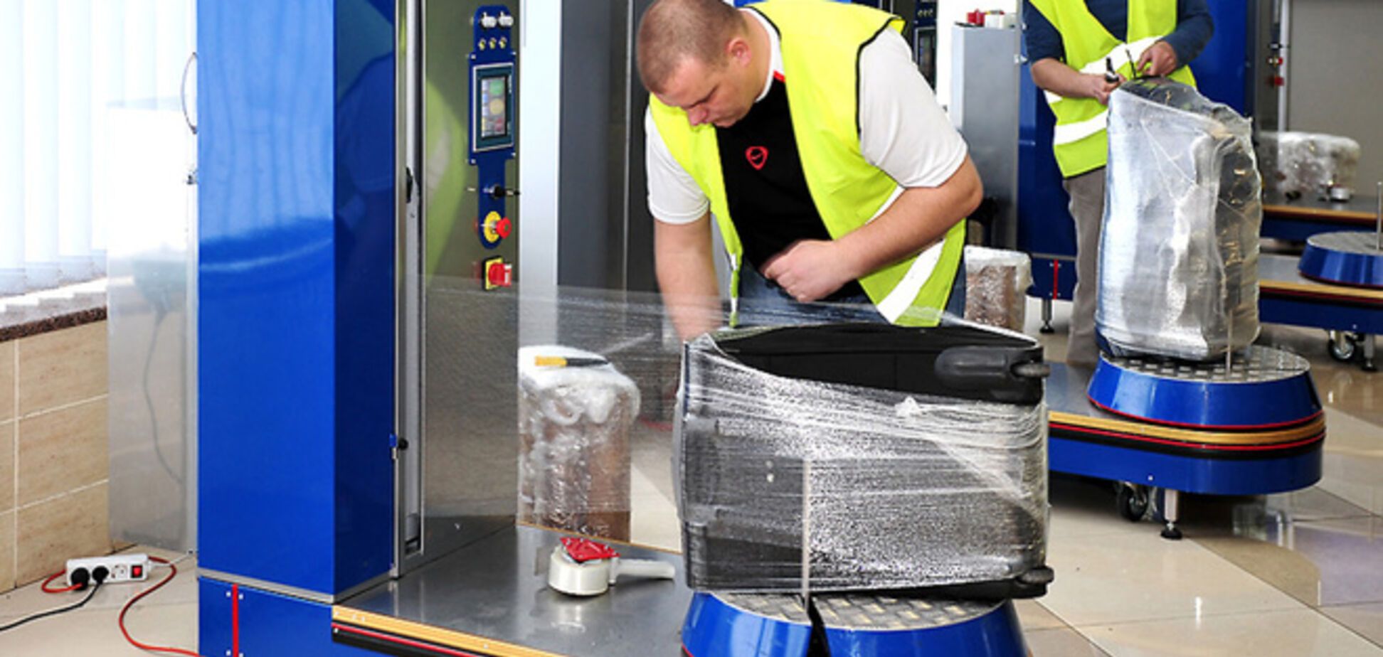 Доходы точек по упаковке багажа в Борисполе 'утекают' через фиктивные СПД