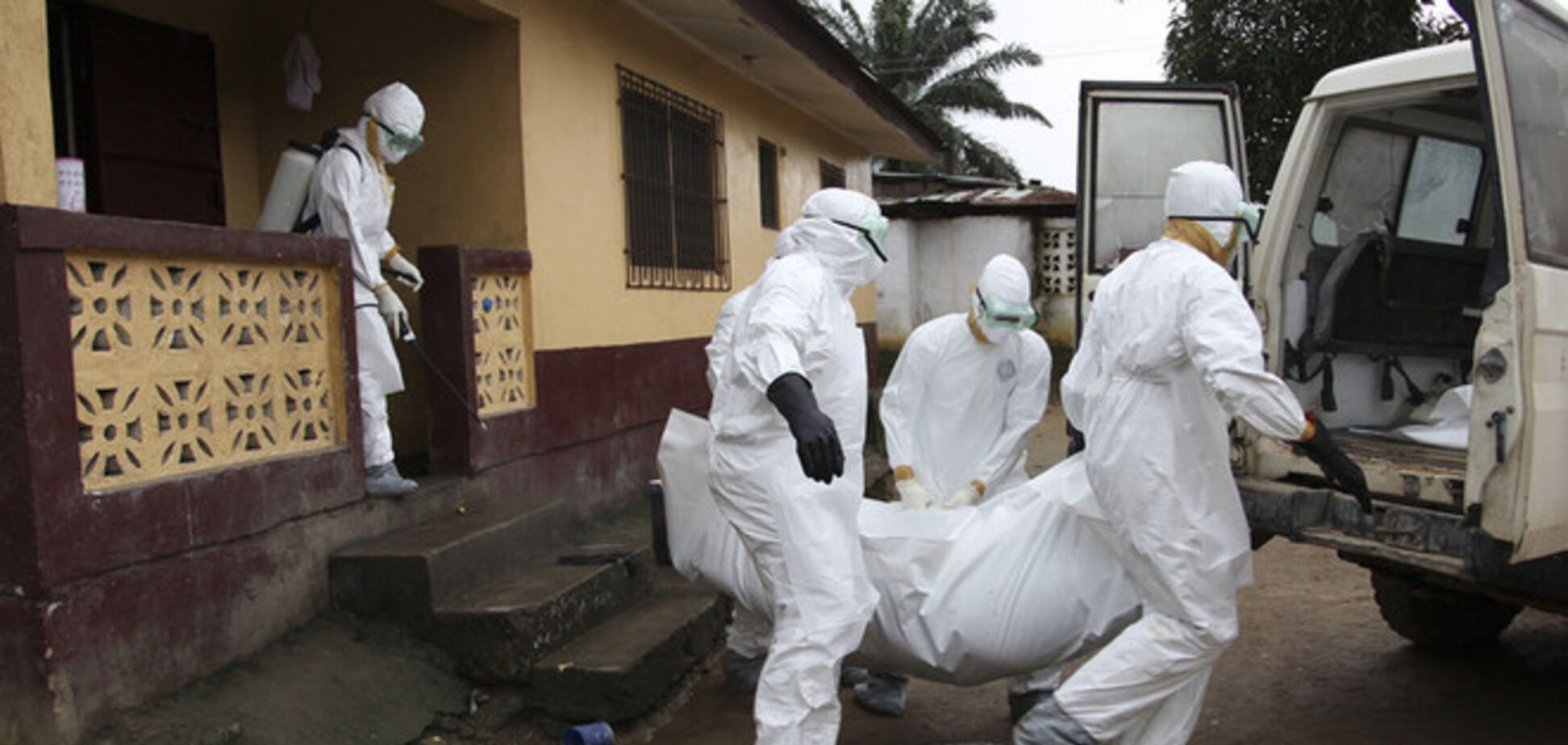 В Западной Африке от лихорадки Эбола погибло уже больше тысячи человек