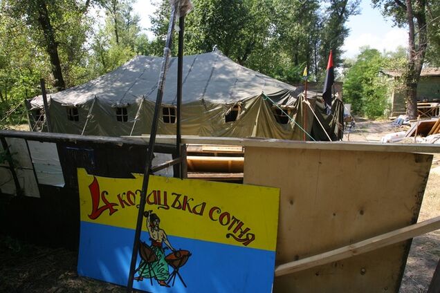 Жители палаток на Майдане переехали на Труханов остров