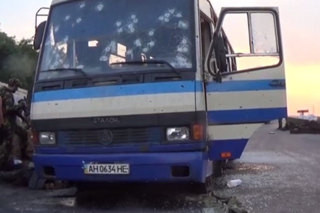 Террористы расстреляли автобус с бойцами 'Правого сектора': 12 погибших, 13 - в плену