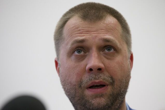 Бородай, опасаясь прослушки, заворачивает iPhone в фольгу