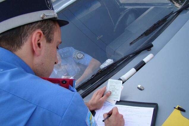 Даішник відмовився від хабара і викликав наряд міліції