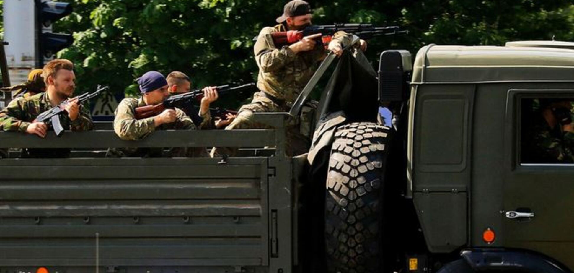У центрі Донецька поновилися бої: терористи обстрілюють 'Гвоздиками'