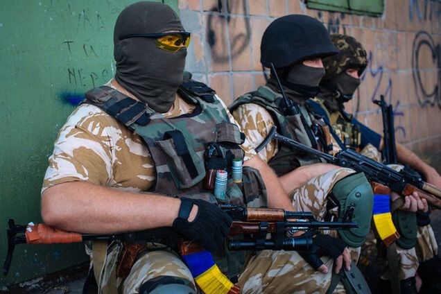 Украинские силовики сдерживают ожесточенные контратаки террористов по 4 направлениям