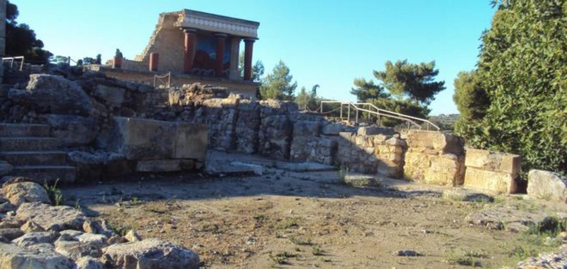 В Греции раскопали древний лабиринт
