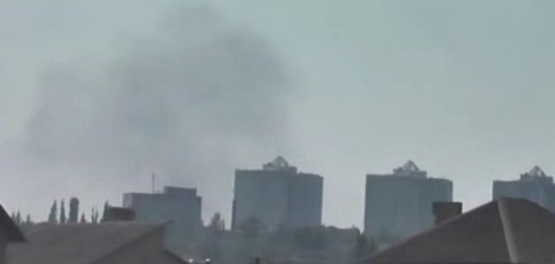 В центре Донецка начался массированный артобстрел