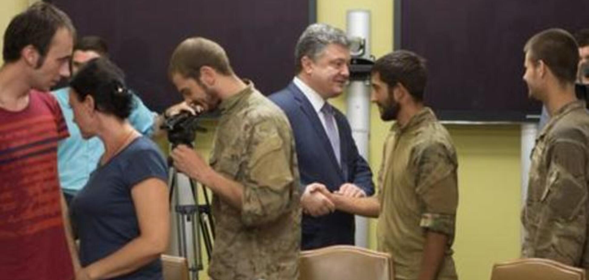 Порошенко сообщил о ста украинцах в плену на Донбассе