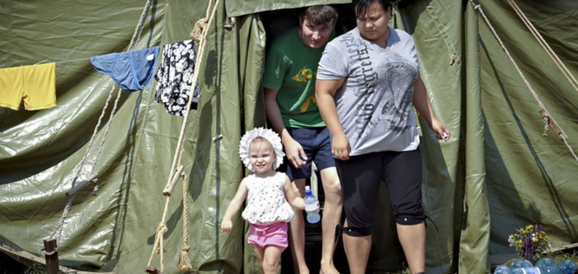 Из зоны АТО и Крыма в регионы Украины переехало больше 100 тыс. переселенцев