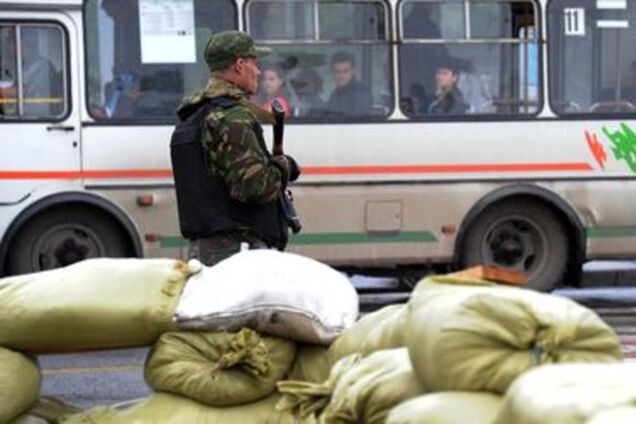 В Донецке автоматчики похитили тонну семечек, стулья, болты и гайки