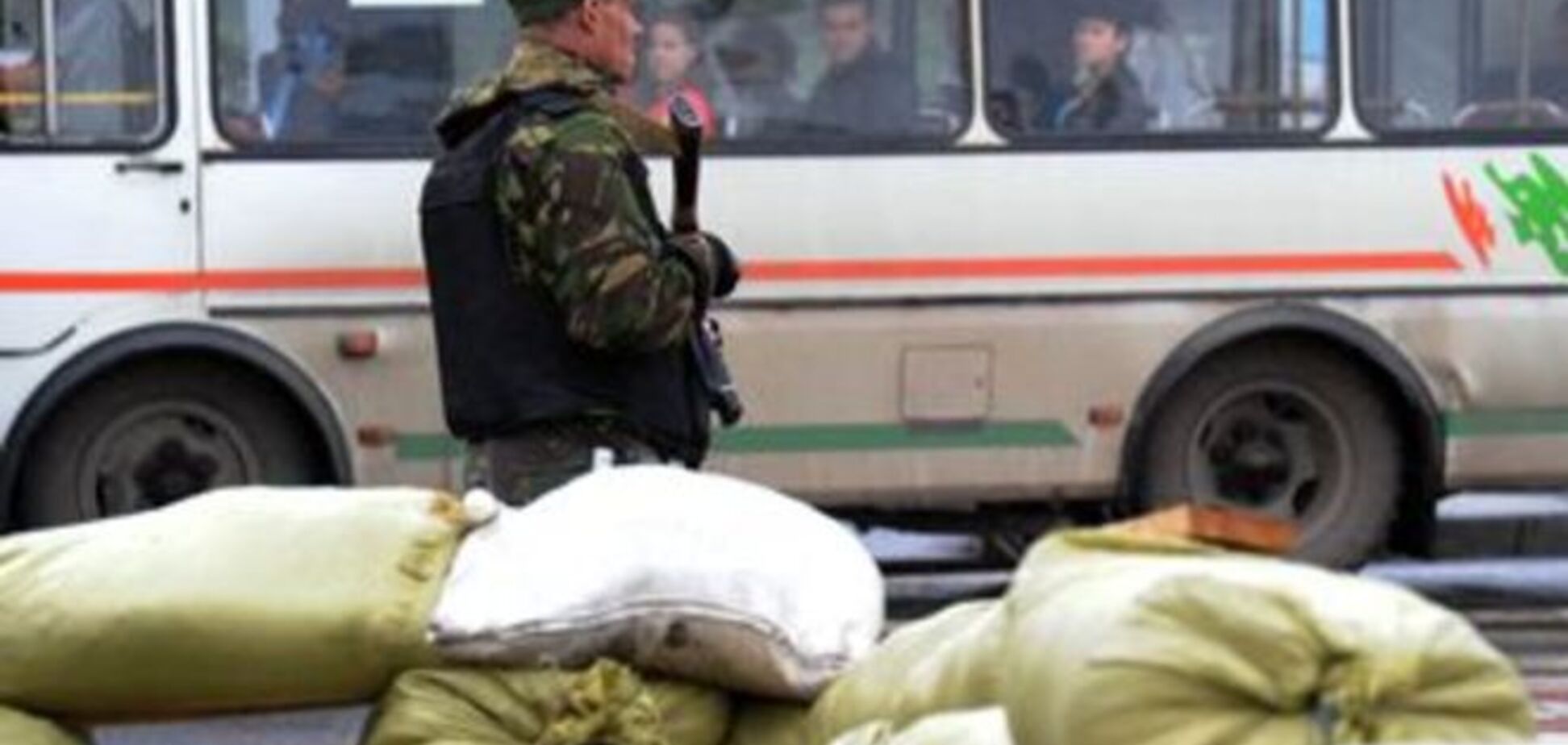 В Донецке автоматчики похитили тонну семечек, стулья, болты и гайки